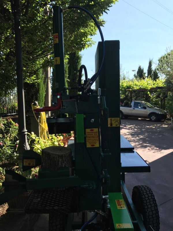 MODELLO SEGA A NASTRO 600 C.S.I.T. CARRELLATA COMBINATA CON SPACCALEGNA IDRAULICO VERTICALE GIREVOLE DA 16 TONNELLATE