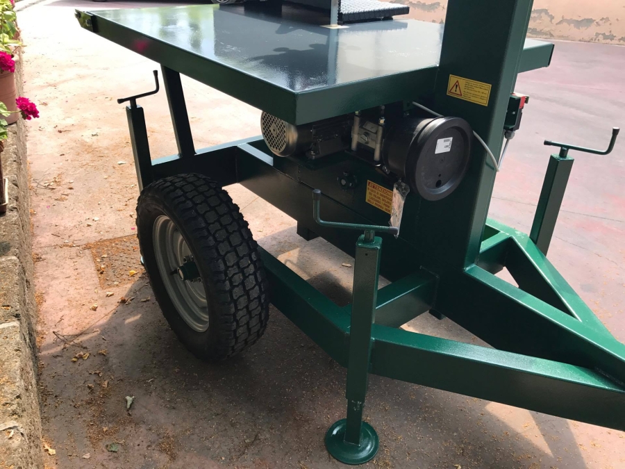 MODELLO SEGA A NASTRO 600 C.LUX. CARRELLATA