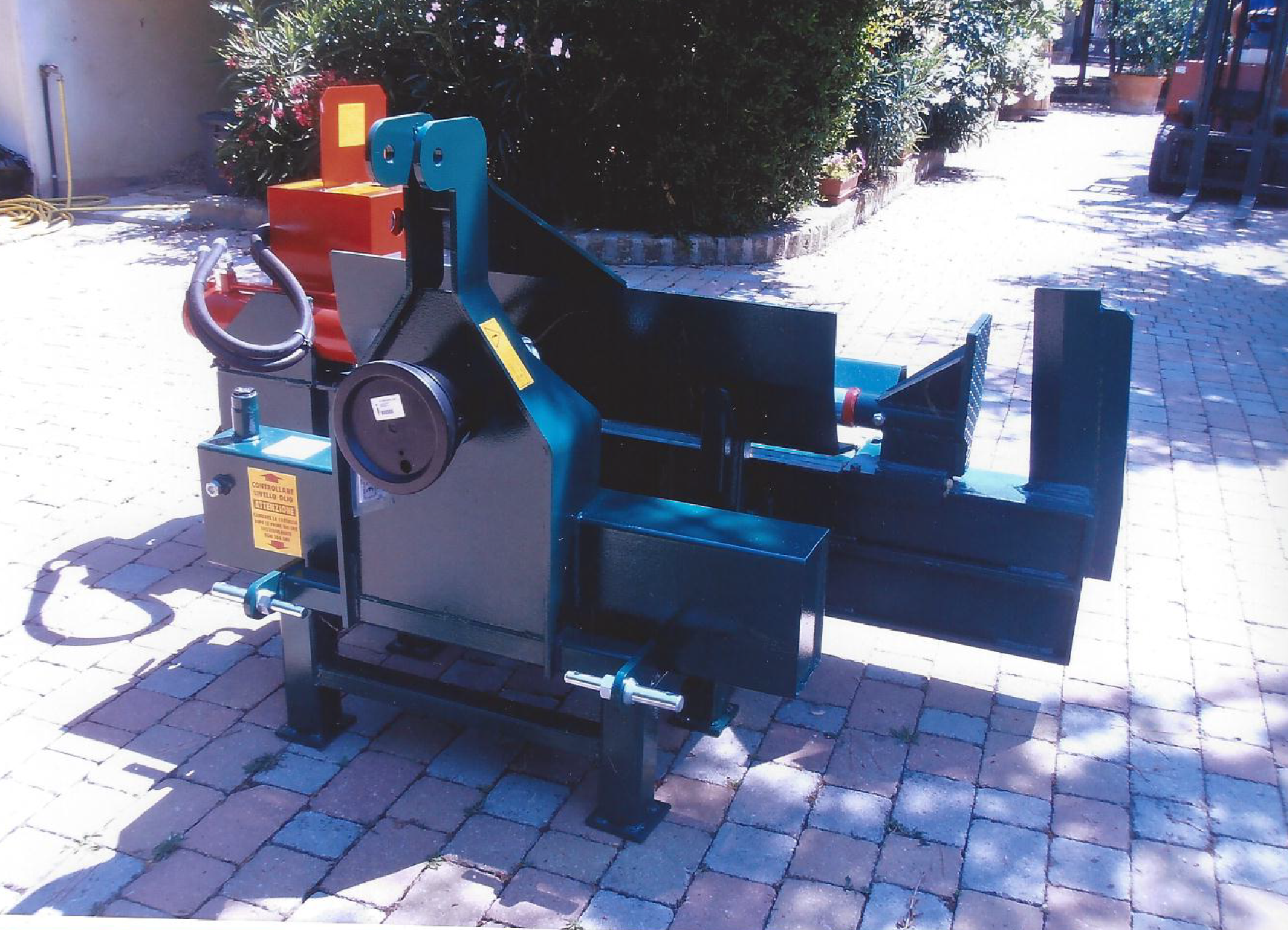 MODELLO SPACCALEGNA IDRAULICO ORIZZONTALE CORSA 1300 DA 25 TONNELLATE S.I.T.O