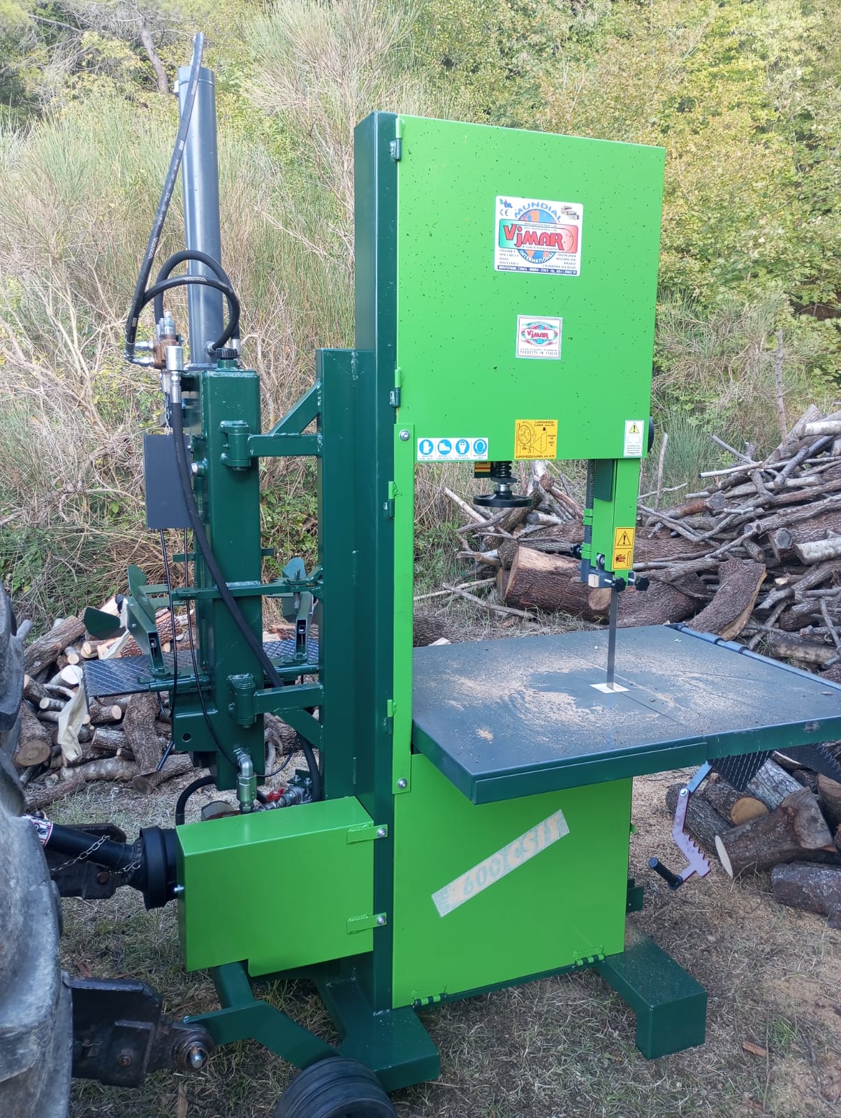 MODELLO SEGA A NASTRO 600 S.S.I.T. ATTACCO 3 PUNTI SOLLEVATORE COMBINATA CON SPACCALEGNA IDRAULICO VERTICALE GIREVOLE DA 16 TONNELLATE