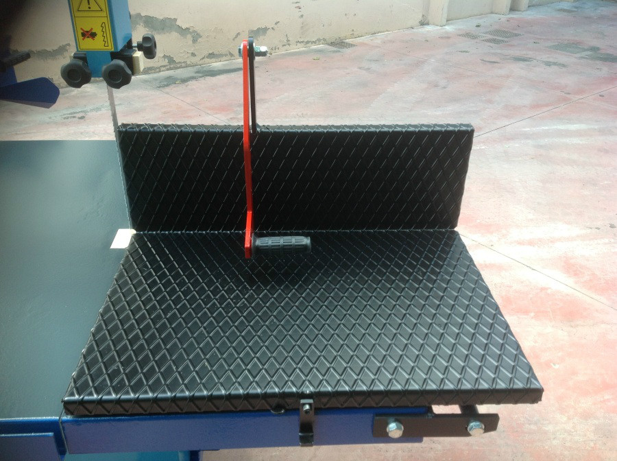 MODELLO SEGA A NASTRO 700 S.S.I.T. ATTACCO 3 PUNTI SOLLEVATORE COMBINATA CON SPACCALEGNA IDRAULICO VERTICALE GIREVOLE DA 16 TONNELLATE