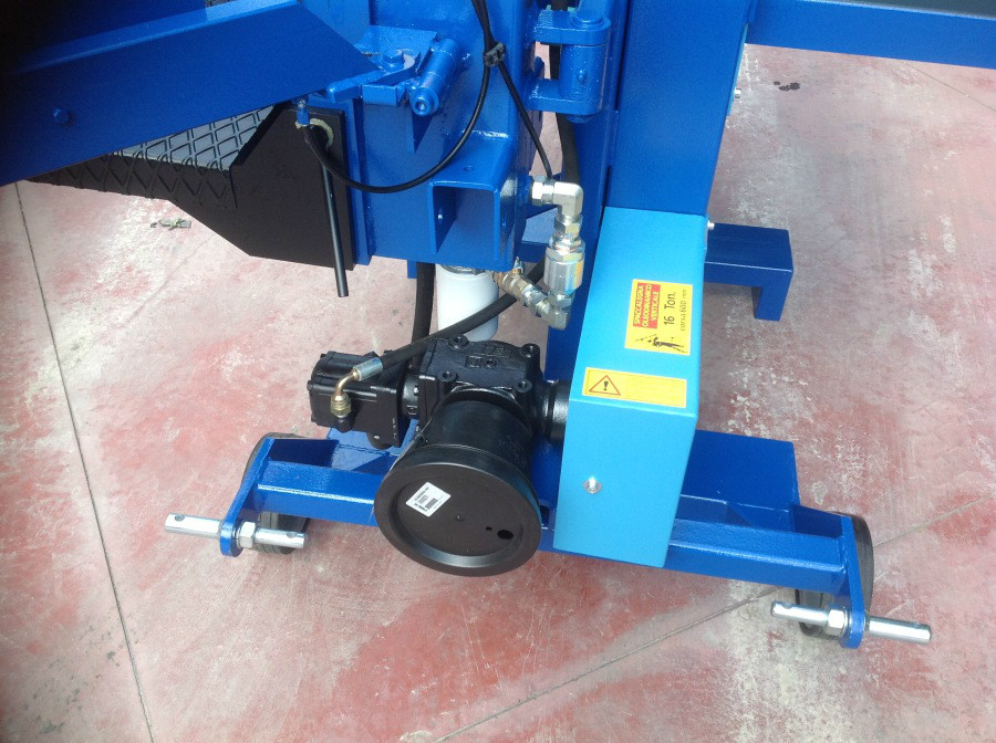 MODELLO SEGA A NASTRO 700 S.S.I.T. ATTACCO 3 PUNTI SOLLEVATORE COMBINATA CON SPACCALEGNA IDRAULICO VERTICALE GIREVOLE DA 16 TONNELLATE
