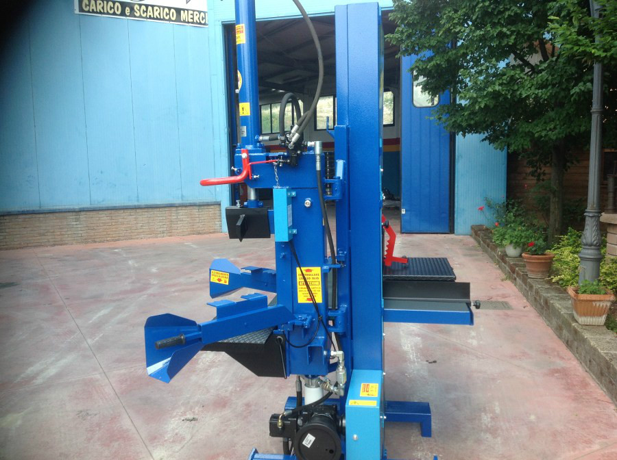 MODELLO SEGA A NASTRO 700 S.S.I.T. ATTACCO 3 PUNTI SOLLEVATORE COMBINATA CON SPACCALEGNA IDRAULICO VERTICALE GIREVOLE DA 16 TONNELLATE