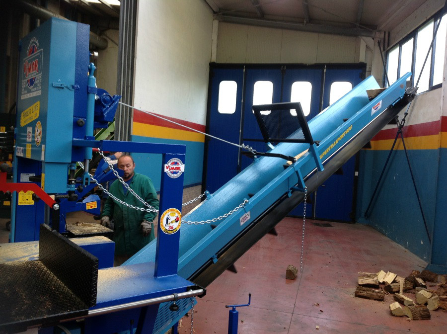 MODELLO SEGA A NASTRO 700 C.S.I.E.T. CARRELLATA CON SPACCALEGNA IDRAULICO DA 16 TONNELLATE VERTICALE GIREVOLE E NASTRO TRASPORTATORE DA 5 METRI INCORPORATO SULLA MACCHINA